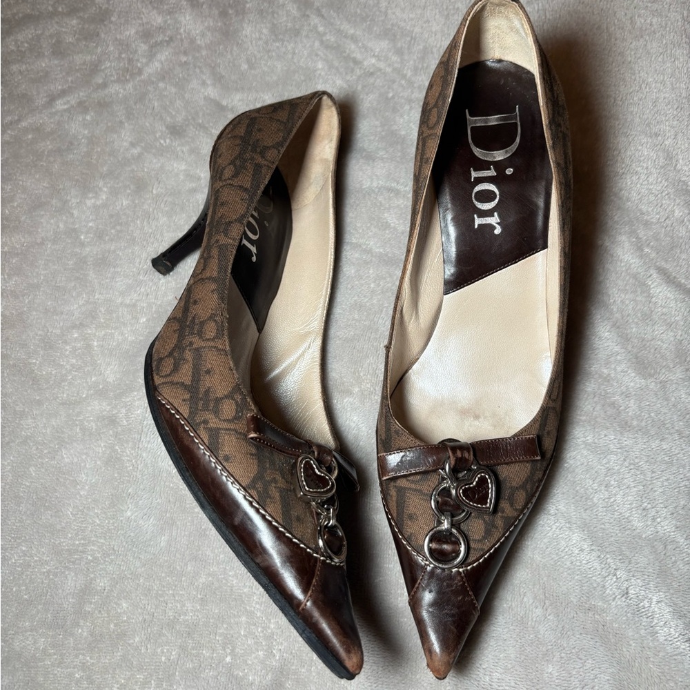 Christian Dior Vintage 2006 Romantique Trotter Heart Charm Heels - Picture 3 of 9